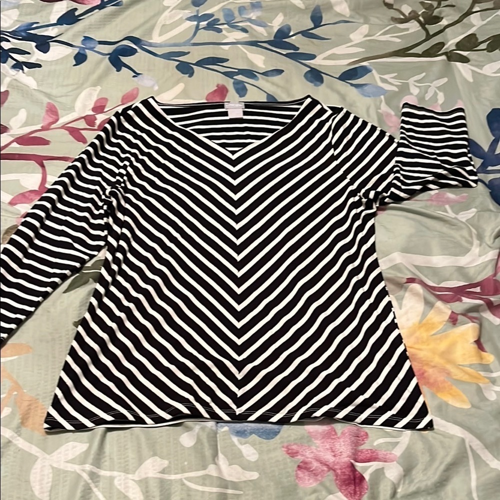 Chico’s 3/4 sleeve V neck slimming tunic